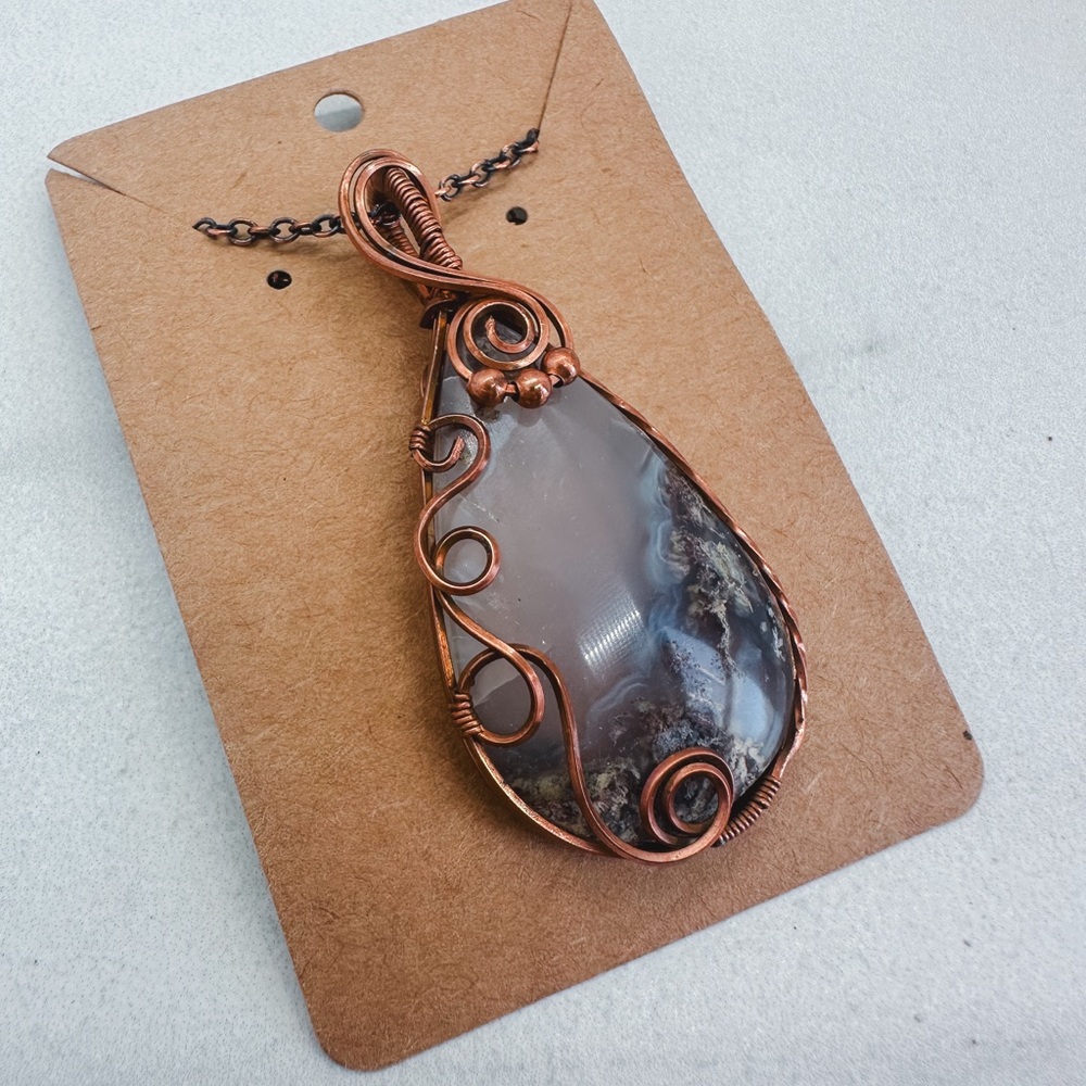 Agate wire wrapped necklace